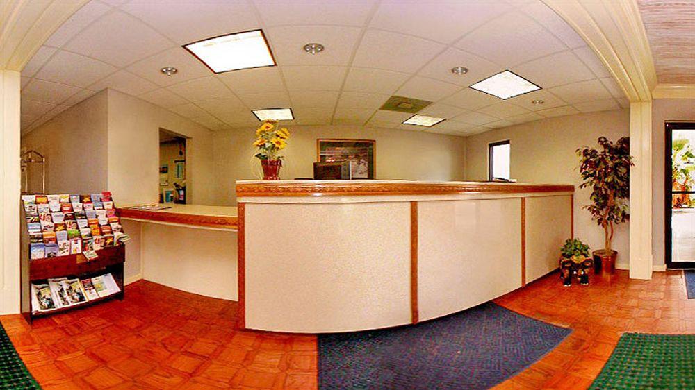 Econo Lodge Canton I-55 Екстериор снимка
