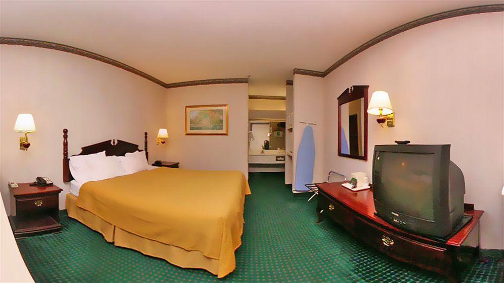 Econo Lodge Canton I-55 Екстериор снимка