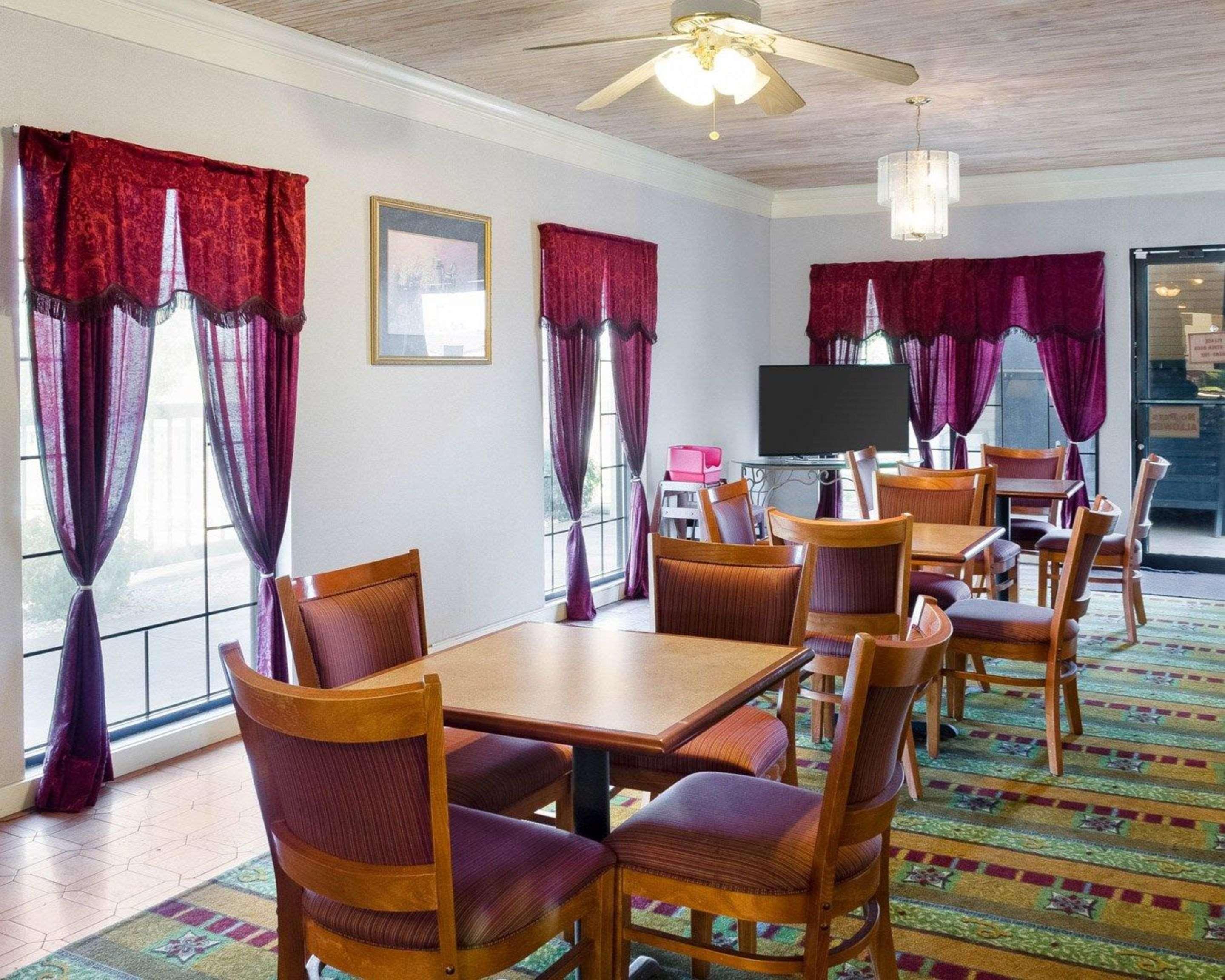 Econo Lodge Canton I-55 Екстериор снимка