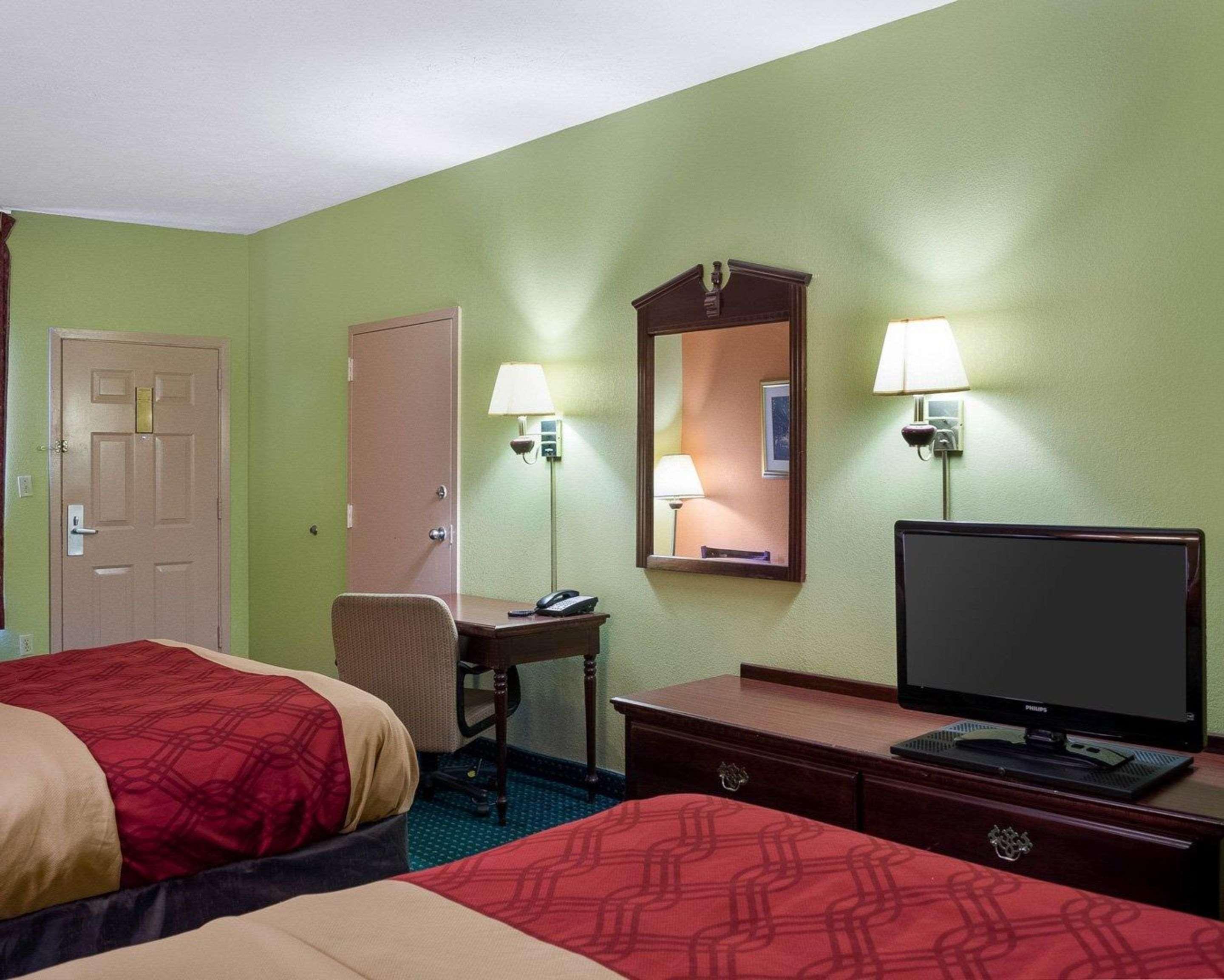 Econo Lodge Canton I-55 Екстериор снимка