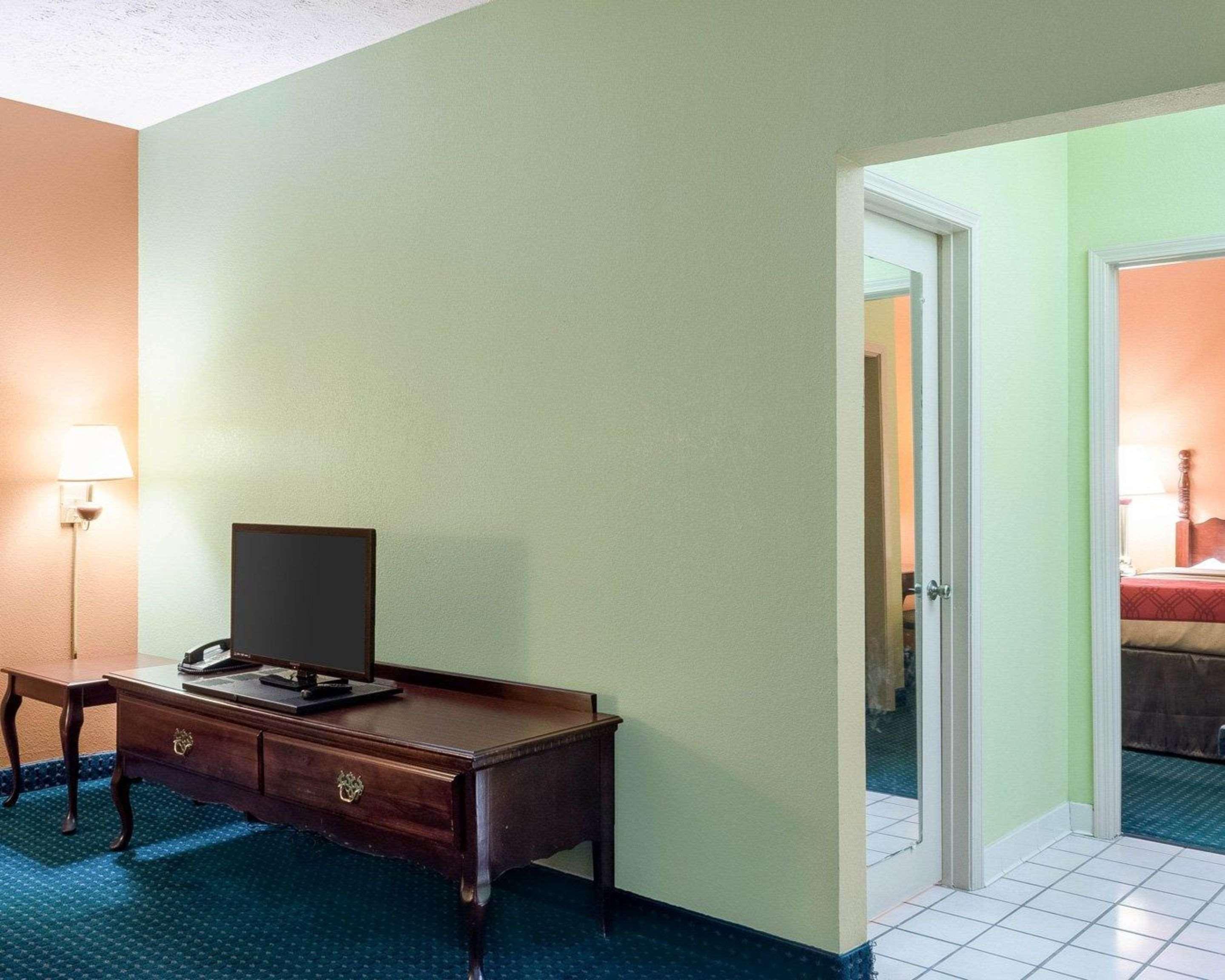 Econo Lodge Canton I-55 Екстериор снимка