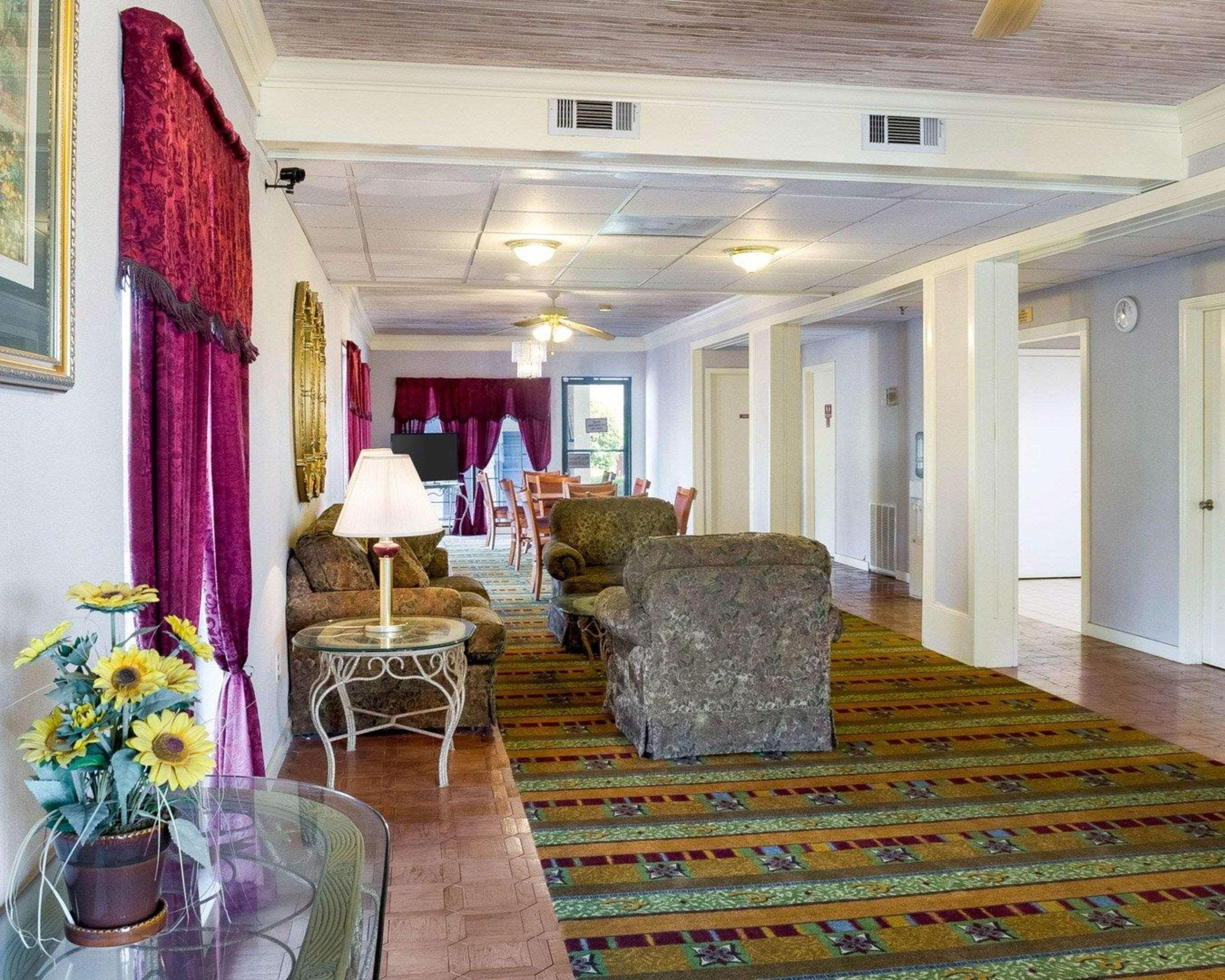 Econo Lodge Canton I-55 Екстериор снимка