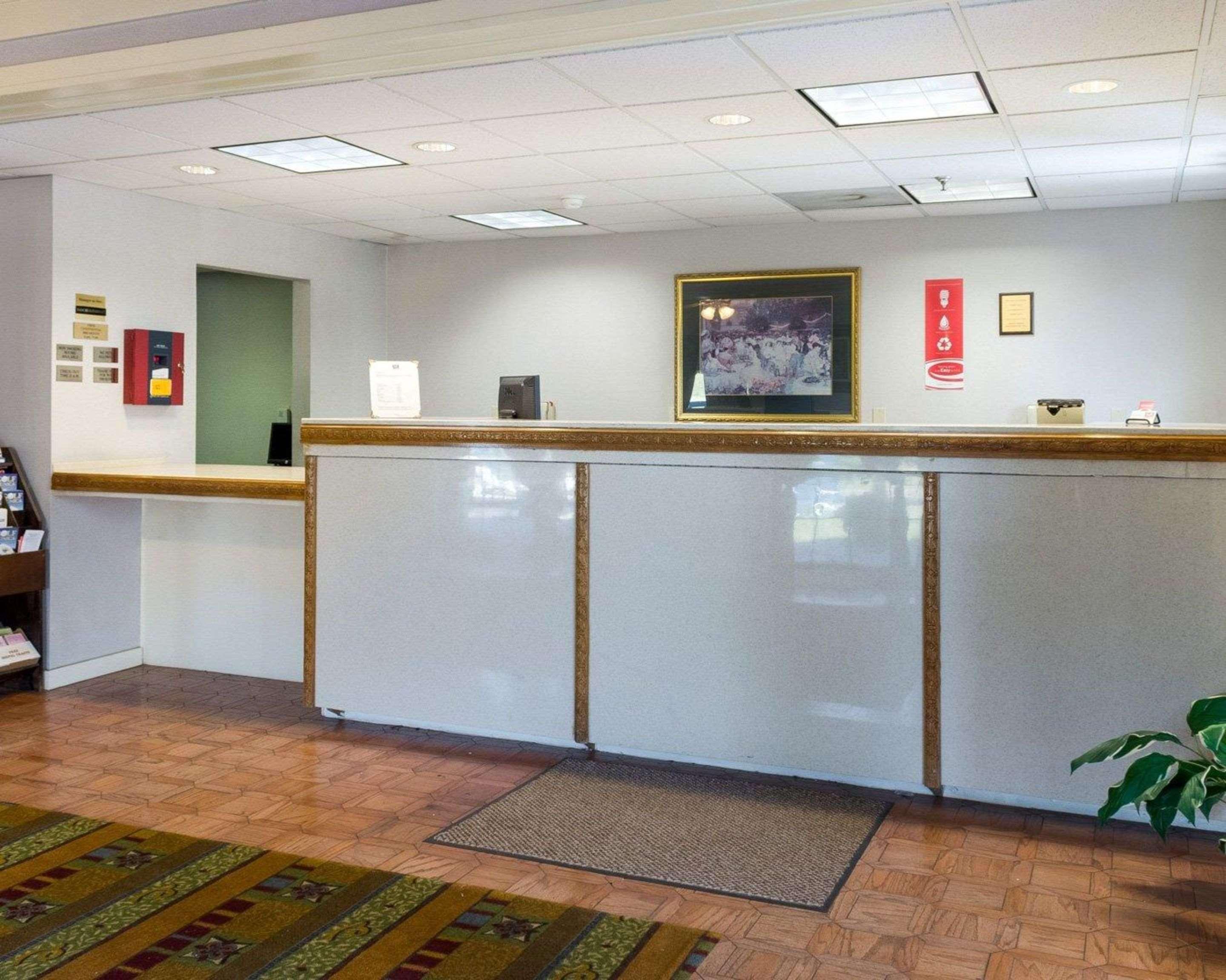 Econo Lodge Canton I-55 Екстериор снимка