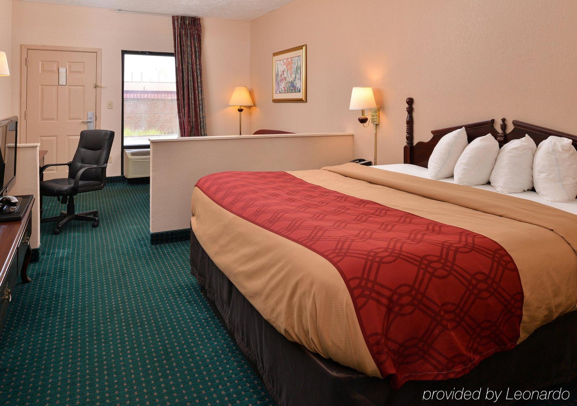 Econo Lodge Canton I-55 Екстериор снимка