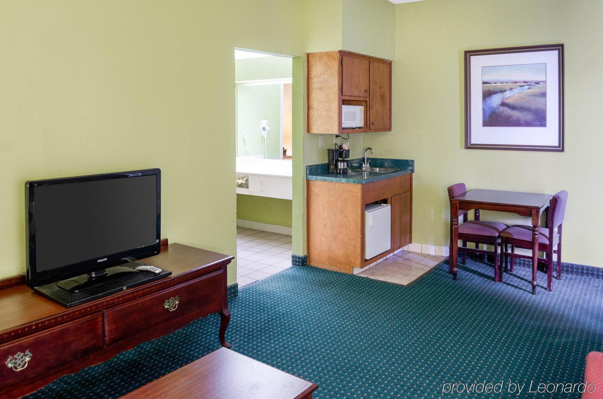 Econo Lodge Canton I-55 Екстериор снимка