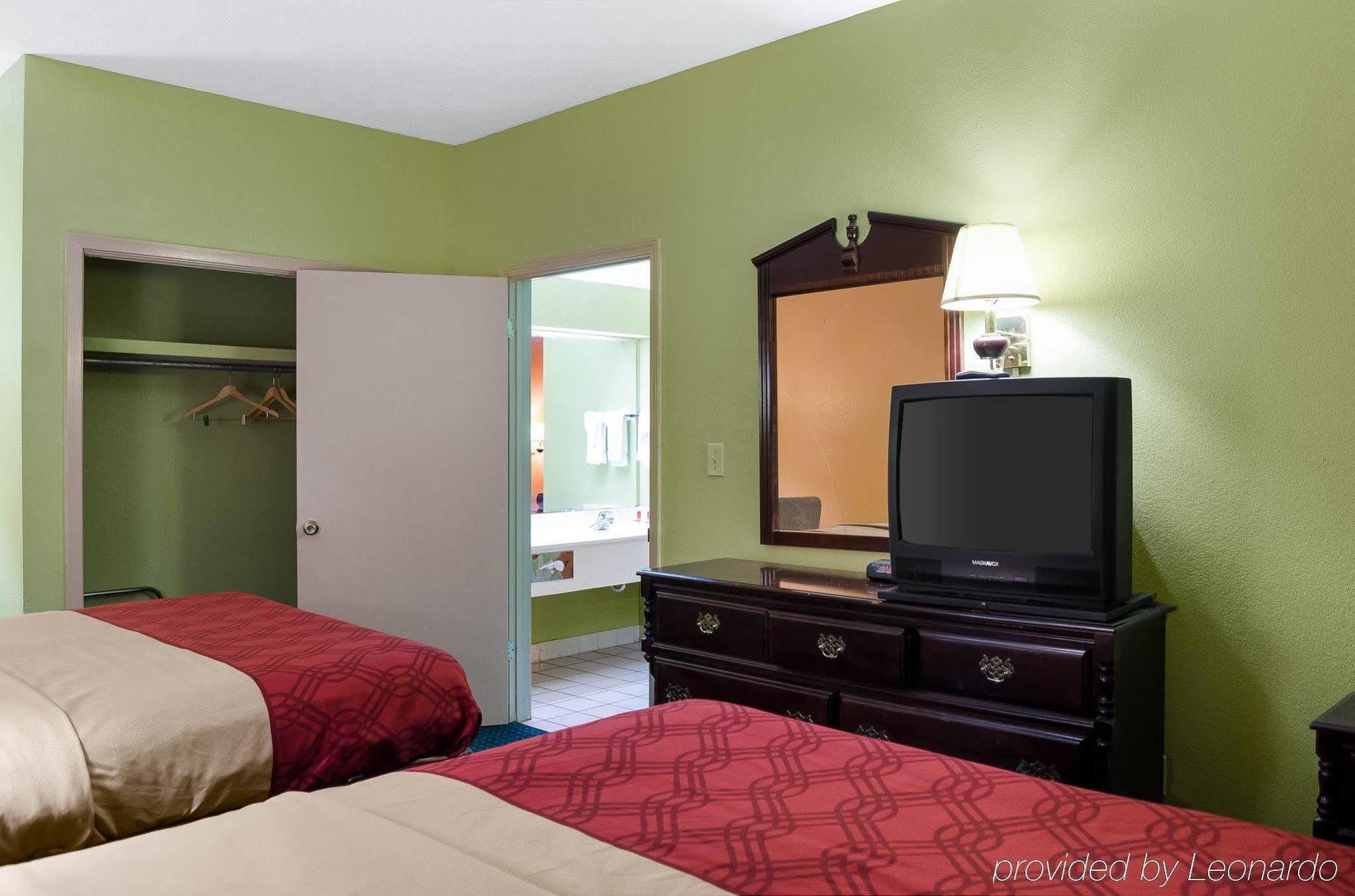 Econo Lodge Canton I-55 Екстериор снимка